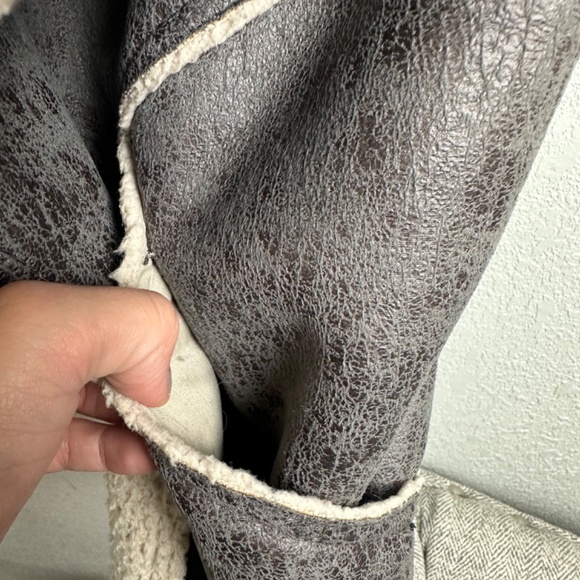 Grey Sherpa lined Vest - Picture 3 of 4